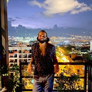 Meet your Posher, Aaron